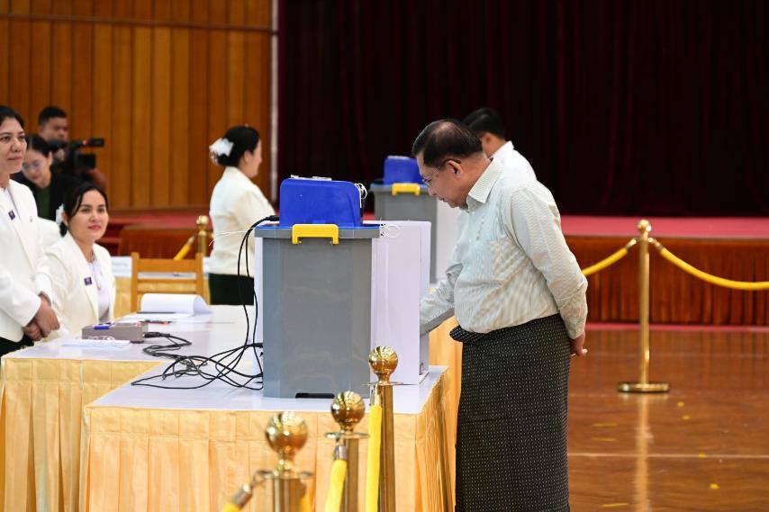 အတုအယောင်ရွေးကောက်ပွဲကို နိုင်ငံတကာသတင်းမီဒီယာတွေ ဘယ်လိုပုံဖော်ရေးကြသလဲ
