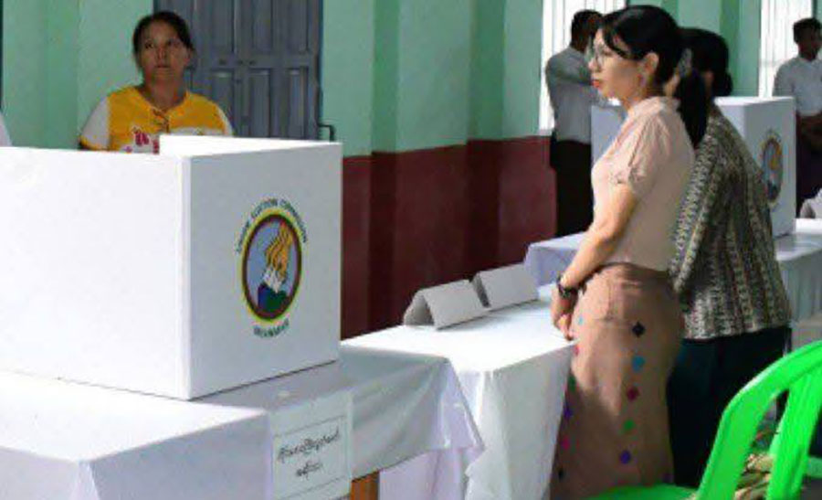 ဧရာဝတီတိုင်းမြို့တော် ပုသိမ်တွင် ဆန္ဒမဲပေးသူနည်းပါးပြီး မအူပင်မြို့တွင် မဲပေးသူများ 