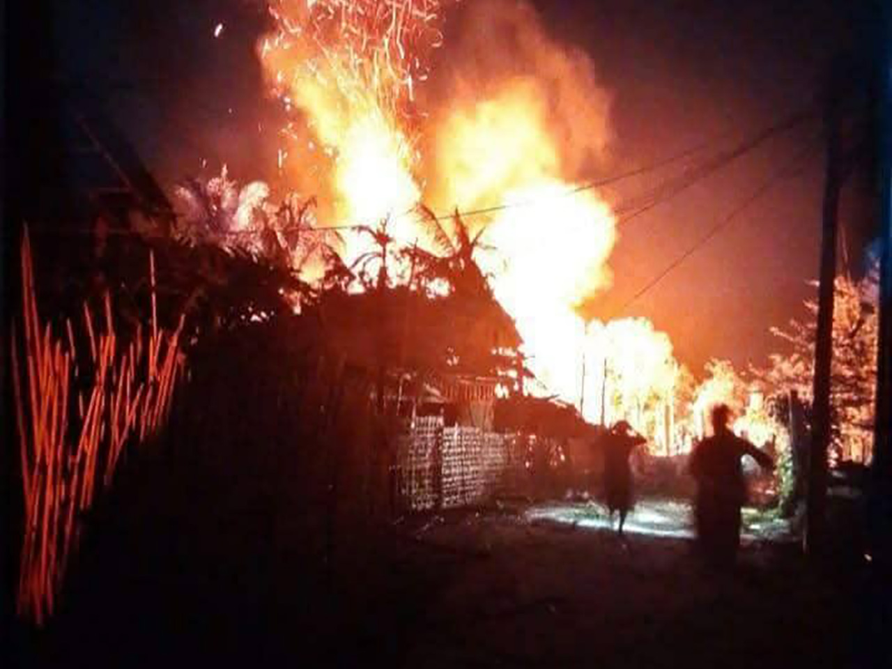 ငပလီကို စစ်တပ် ဗုံးကြဲ၊  ကလေးများအပါအဝင် ပြည်သူ ၉ ဦး သေဆုံးပြီး ၁၂ ဦး ဒဏ်ရာရ