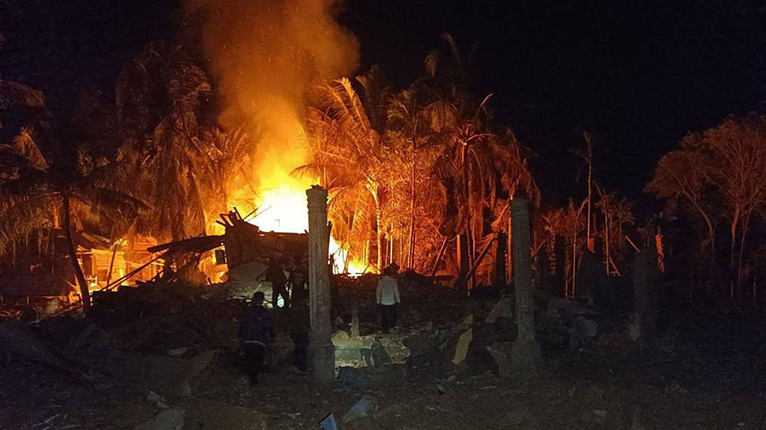ငပလီဗုံးကြဲမှုတွင် ပိတ်မိနေသည့် ကလေးငယ် ၁ ဦးကို အသက်ရှင်လျက် ကယ်ဆယ်