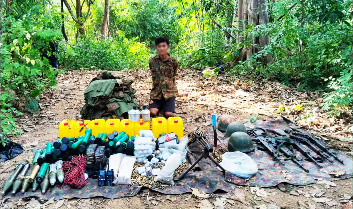 ထွက်ပြေးလာသည့် စစ်ကောင်စီတပ်ဖွဲ့ဝင် ၆ ဦးကို လက်နက်ခဲယမ်းနှင့်အတူ AA ဖမ်းမိ
