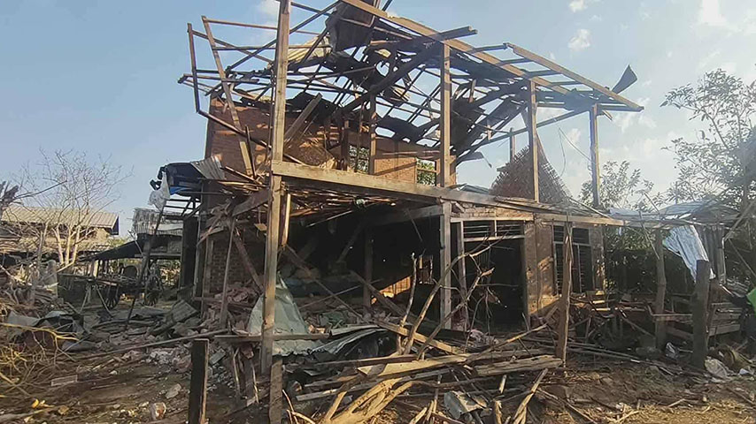 ကန့်ဘလူ၊ မဲသည်ရွာကို စစ်တပ်ဗုံးကြဲသဖြင့် ပြည်သူ ၃ ဦး သေဆုံး၊ ၇ ဦး ဒဏ်ရာရ