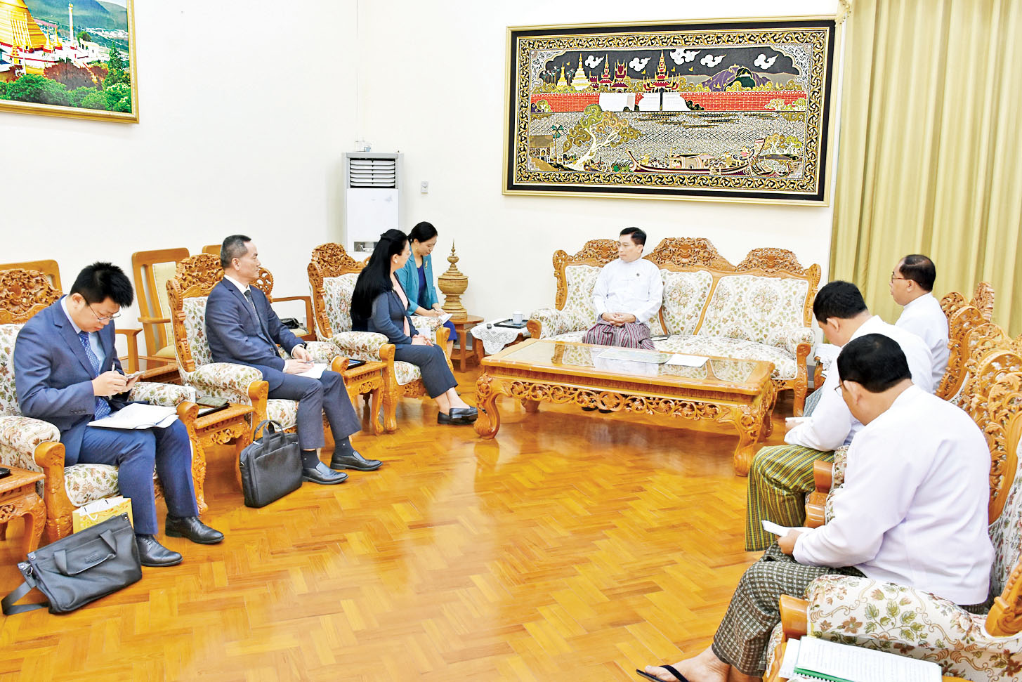 နယ်စပ်ဂိတ်ဖွင့်လှစ်ရေးနှင့် အခွန်လွတ်ပို့ကုန်တိုးမြှင့်ရေး တရုတ်နှင့် စစ်ကောင်စီ ဆွေးနွေး 
