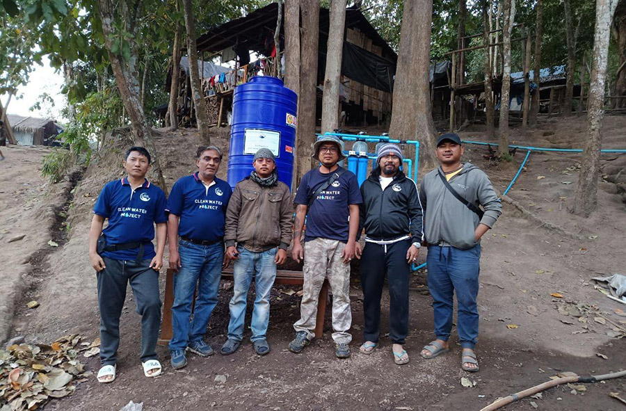 ကရင်နီစစ်ရှောင်များအတွက် ရေသန့်စင်စက်များ ဒေါ်အောင်ဆန်းစုကြည်၏ သားငယ်နှင့်အဖွဲ့  လုပ်ဆောင်ပေး    