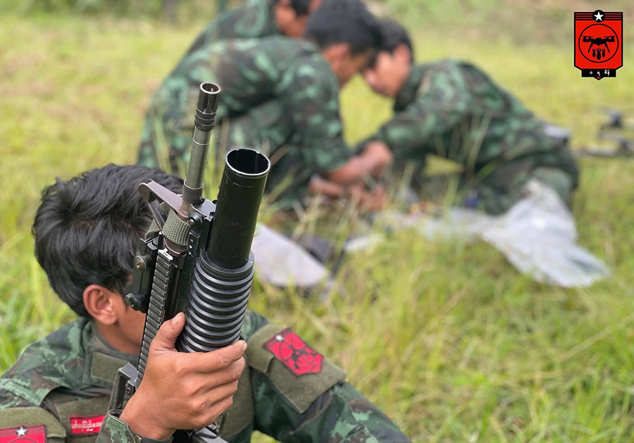 လယ်ဝေးမြို့နယ်၌ ဆက်ကြေးကောက်သည့် စစ်တပ်ဂိတ်ကို ဝရဇိန်တပ်ဖွဲ့က တိုက်ခိုက်