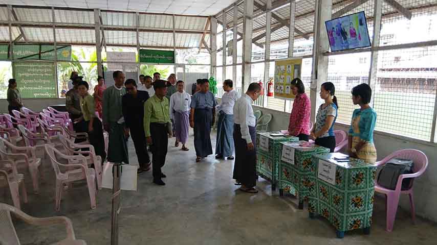 ရွေးကောက်ပွဲအပိုင်း ၃ လုပ်နေသည့် ရန်ကုန်ကမြို့နယ်များ လမ်းဘေးဈေးဆိုင်များ ပိတ်ခိုင်းထား