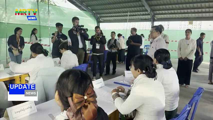 စစ်ခေါင်းဆောင်ရောက်နေသည့် ချမ်းမြသာစည်မြို့နယ်၌ မဲပေးသူနည်းပါး၊ မဲပေးရန် အသံချဲ့စက်ဖြင့် ဆော်ဩနေ