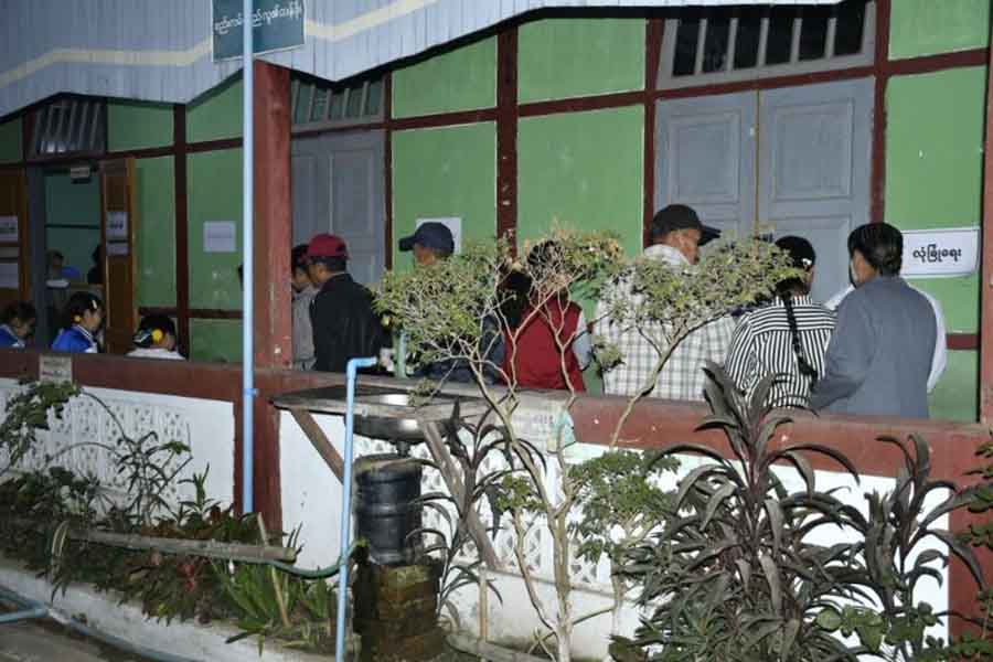 ဝေါမြို့နယ်တွင် စစ်တပ်က ခြိမ်းခြောက်ပြီး ကြံ့ခိုင်ရေးပါတီကို မဲထည့်ခိုင်း