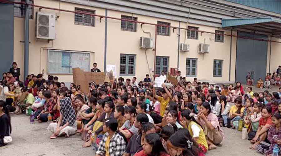 စစ်ကောင်စီက အလုပ်သမားသမဂ္ဂများကို ဖိနှိပ်ပြီး အလုပ်သမားအခွင့်အရေး ချိုးဖောက်နေ
