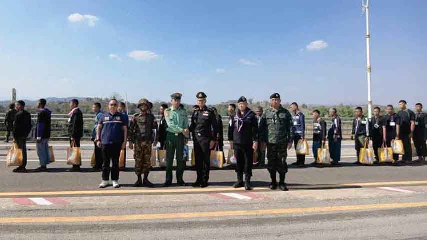 မဲ့စဲ့ထောင်ဖောက်ပြေးပြီး ခိုလှုံလာသည့် စစ်ကောင်စီတပ်ဖွဲ့ဝင် ၆၈ ဦးကို ထိုင်းက ပြန်အပ်နှံ 