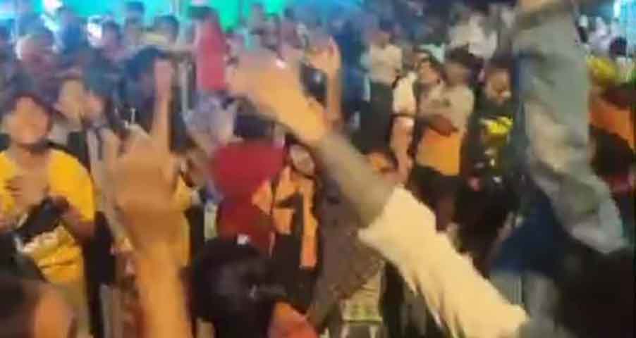 ဒဂုံဆိပ်ကမ်းမြို့နယ်၌ တိုင်ကြားထားသည့် အုပ်ချုပ်ရေးမှူးကို ပြန်ခန့်အပ်သဖြင့် ကန့်ကွက်ဆန္ဒပြ