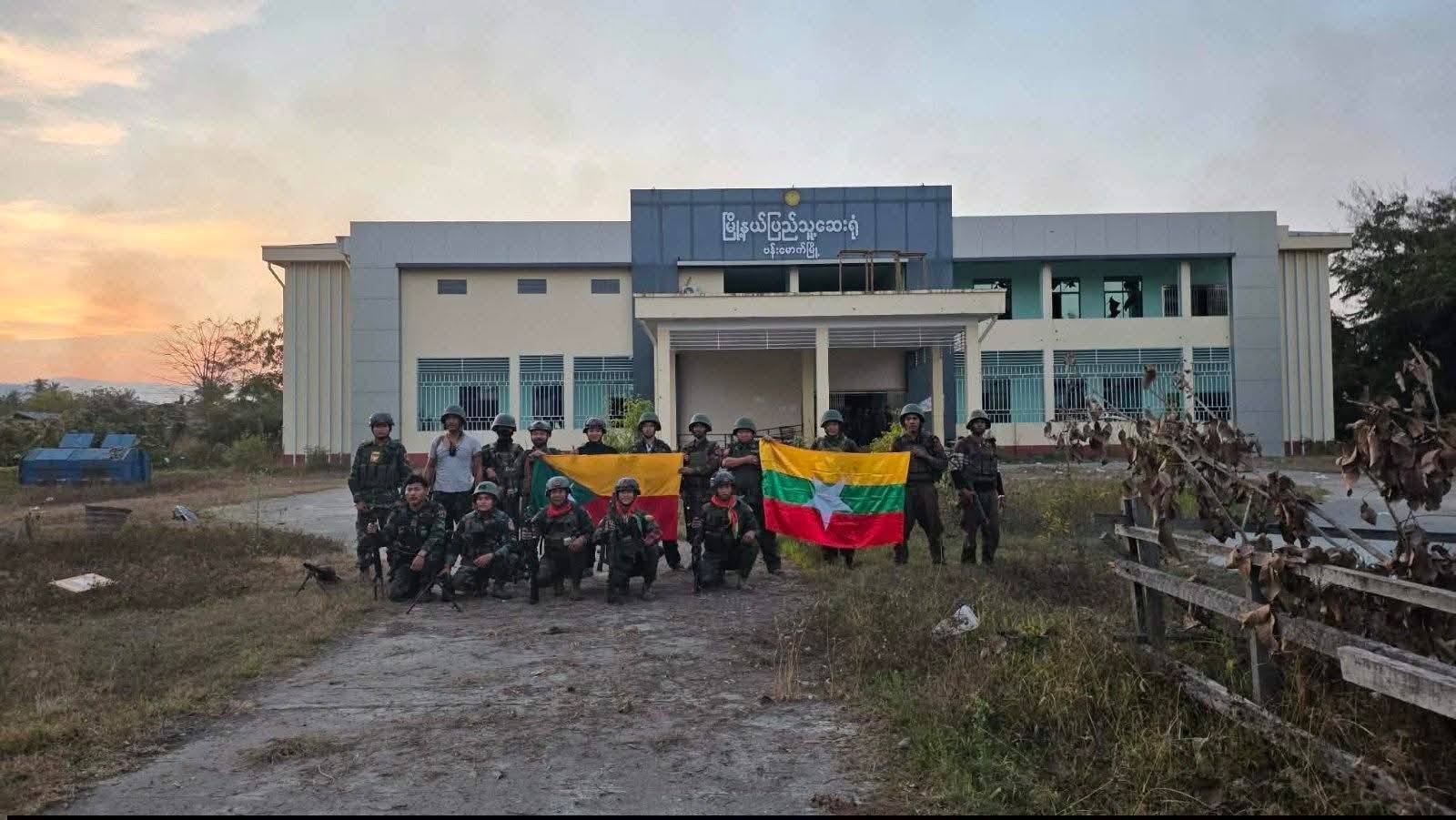 ဗန်းမောက်မြို့နေရာ အများစုကို တော်လှန်ရေးတပ်များ လက်လွှတ်၊ တိုက်ပွဲ ဆက်ပြင်းထန်