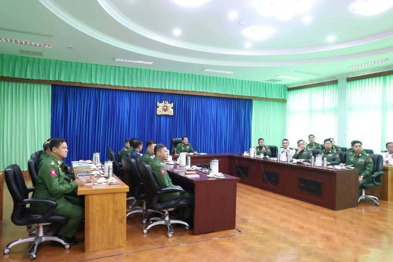 နိုင်ငံ့ဝန်ထမ်းများ နိုင်ငံရေးနှင့် စီးပွားရေးတွင် မသမာမှုရှိကြောင်း စစ်ခေါင်းဆောင် ဝန်ခံ