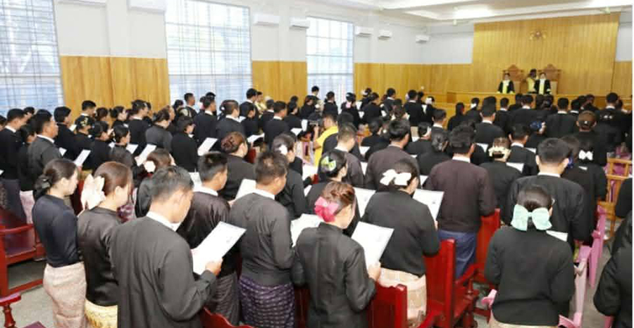 အထက်တန်းရှေ့နေ ၁ ဦးနှင့် တရားလွှတ်တော် ရှေ့နေ ၂ ဦးကို တာဝန်က အနားပေး