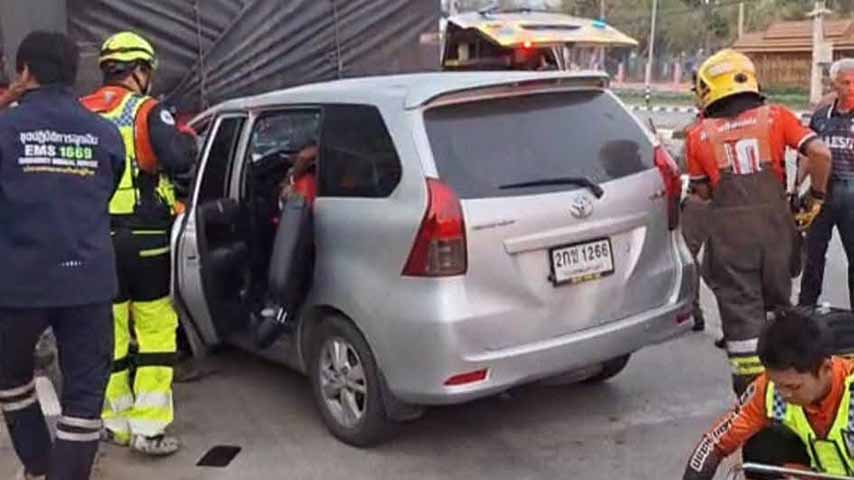 မဲဆောက်တွင် မြန်မာလုပ်သားမောင်းနှင်သောကားက ကုန်တင်ကားကြီးကိုဝင်တိုက်၊ ၂ ဦးသေဆုံး 