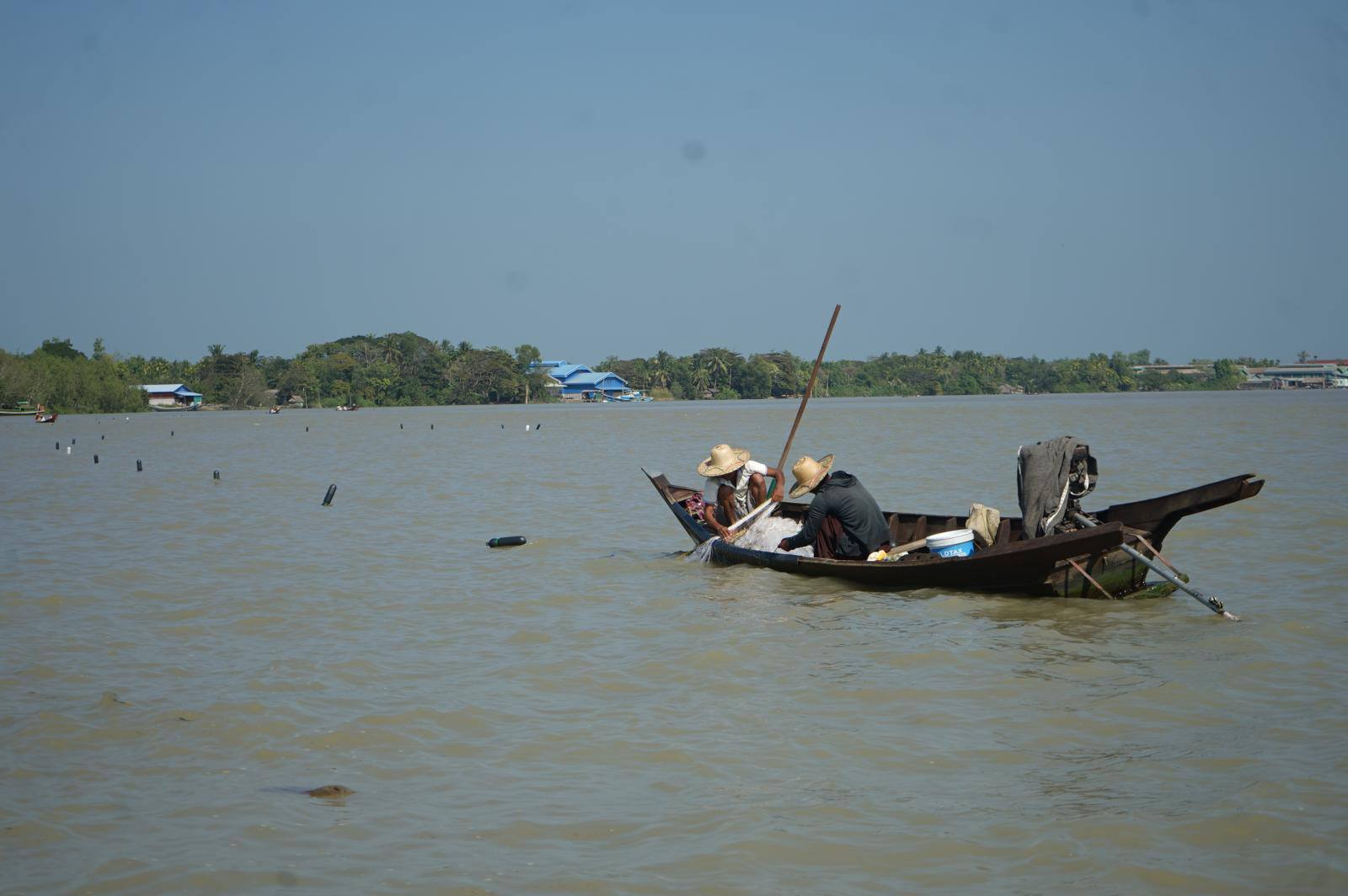 မအူပင် တိုးမြစ်အတွင်း စစ်ကောင်စီက ကင်းကြေးကောက်နေသဖြင့် ရေလုပ်သားများ အခက်တွေ့