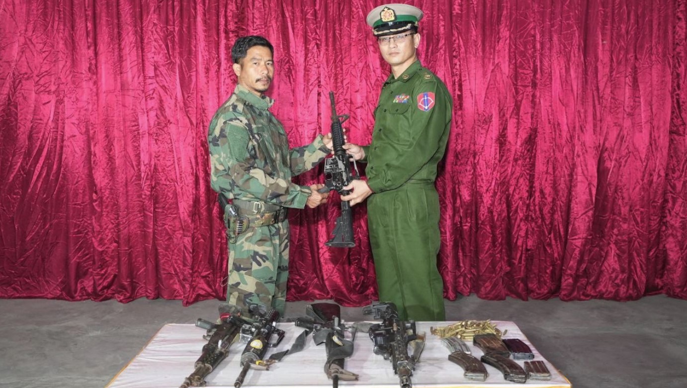ဗိုလ်နဂါး စစ်ကောင်စီတပ်ထံ လက်နက်ချ ပူးပေါင်း