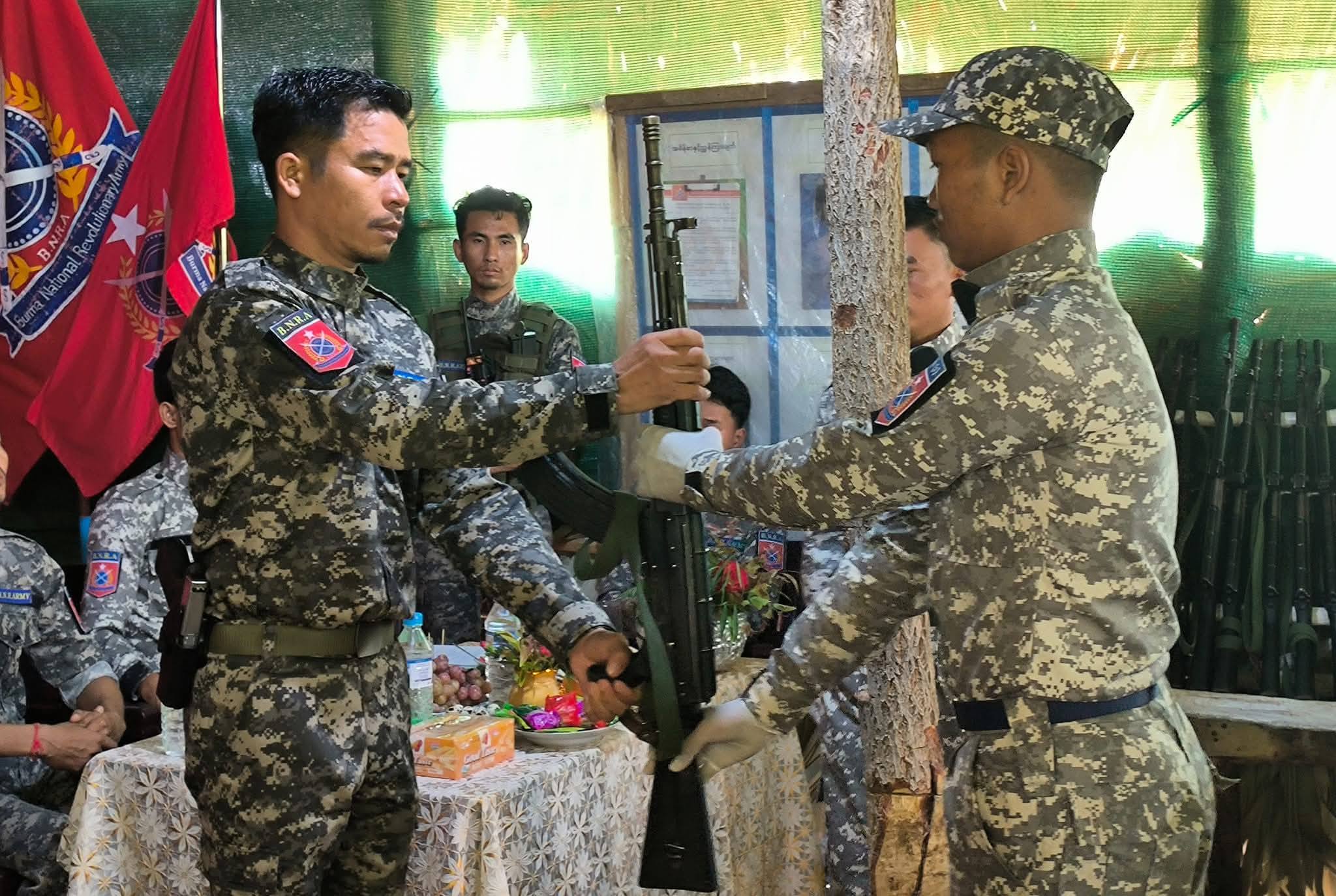 ဗိုလ်နဂါး လက်နက်ချပြီးနောက် ပုလဲနယ်ကို စစ်တပ်က စစ်ကြောင်းထိုး၊ ဗုံးကြဲ 
