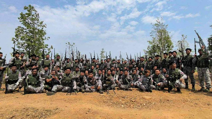 ဗိုလ်နဂါး၏ BNRA တပ်ဖွဲ့ဝင်များကို သုံ့ပန်းကျင့်ဝတ်နှင့်အညီ ထိန်းသိမ်းစစ်ဆေးနေ  