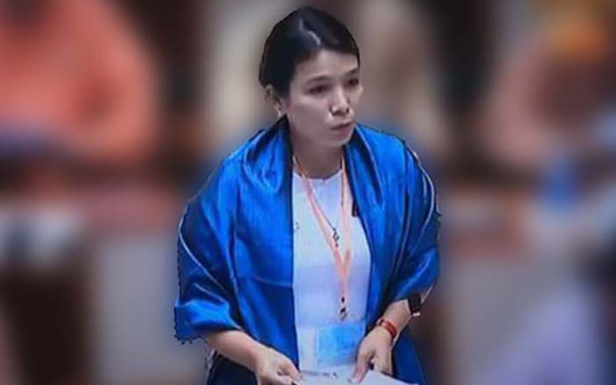ဒေါ်ကြည်ပြာ နုတ်ထွက်သွားသော်လည်း ဝေဖန်မှုများရှိနေဆဲ