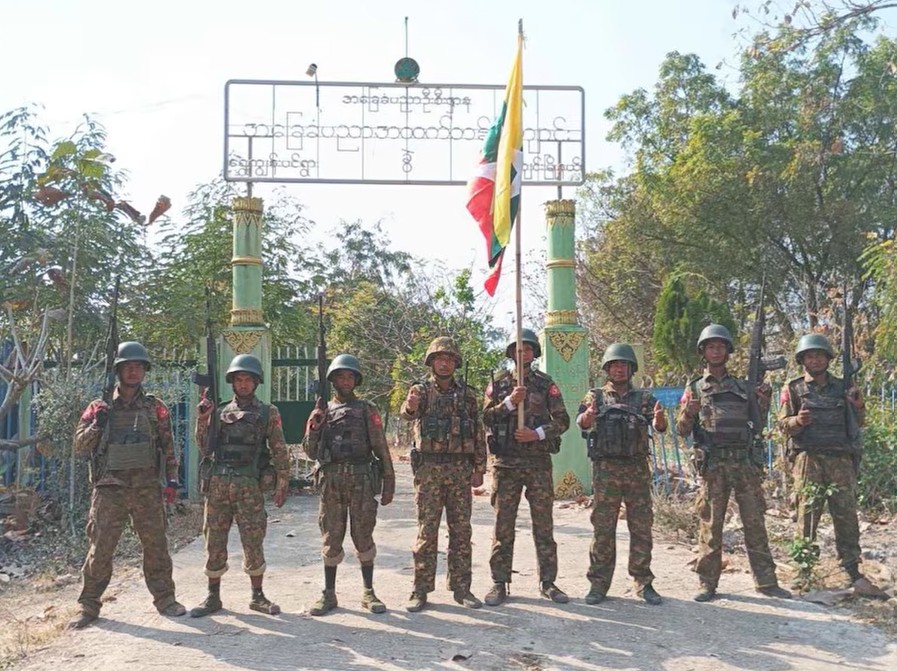 NUG ထိန်းချုပ်ထားသည့် တကောင်းမြို့ကို စစ်တပ် ထိုးစစ်ဆင်