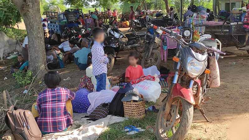 ပုလဲနယ်ကို စစ်တပ်စစ်ကြောင်း ၂ ခု ဝင်ရောက်၊ ဒေသခံထောင်ချီ ထွက်ပြေးနေရ
