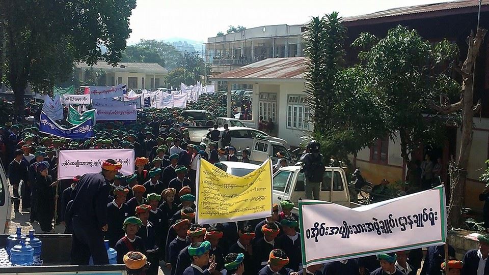 ျပည္တြင္းၿငိမ္းခ်မ္းေရးရရွိေရး ပအို၀္းတိုင္းရင္းသား ၅၀၀၀ ခန္႔ ဆႏၵျပ (ဓာတ္ပုံ)
