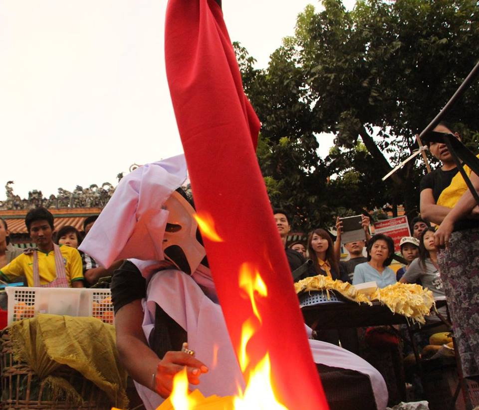 ေဒၚခင္၀င္းေသဆုံးမႈ အျမန္ဆုံးေဖာ္ထုတ္ေပးရန္ ဆႏၵျပပြဲမ်ား ျပဳလုပ္ (ဓာတ္ပုံ)
