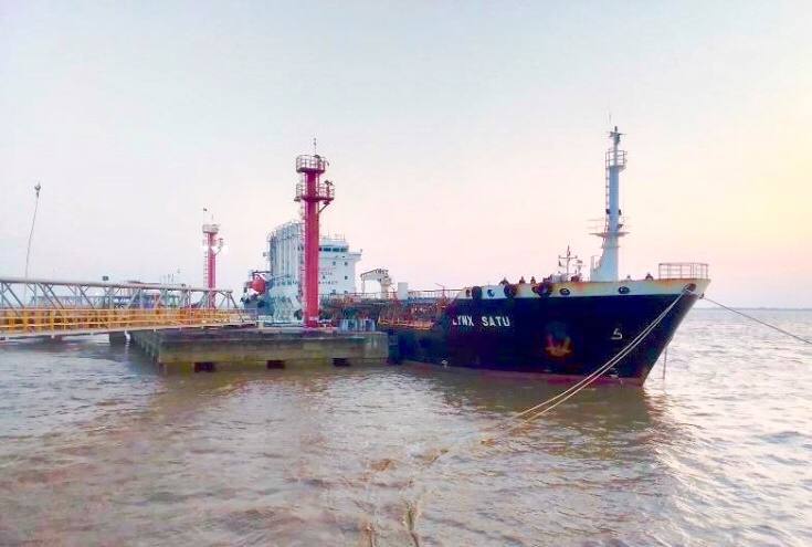 စက်သုံးဆီ ရက် ၄၀ စာရှိ၊ ဆီသင်္ဘောများဝင်လာရန် လုပ်ဆောင်နေဟု စစ်ကောင်စီပြော