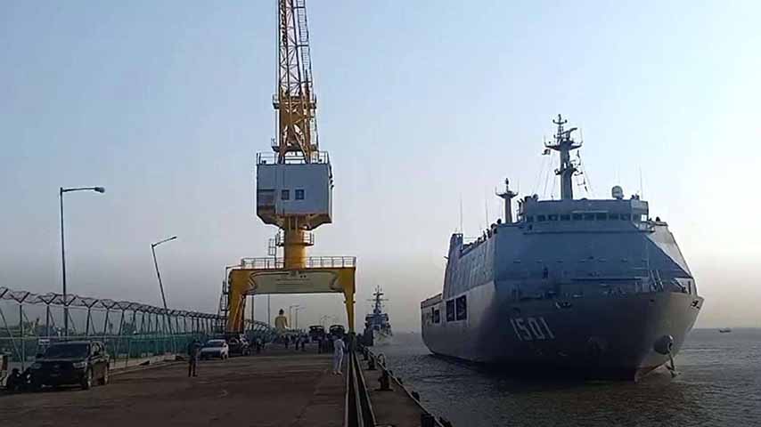 စစ်တွေတွင် စစ်ကောင်စီတပ်က ရေကြောင်းမှတဆင့် လက်နက်ခဲယမ်း ဖြည့်တင်းနေ