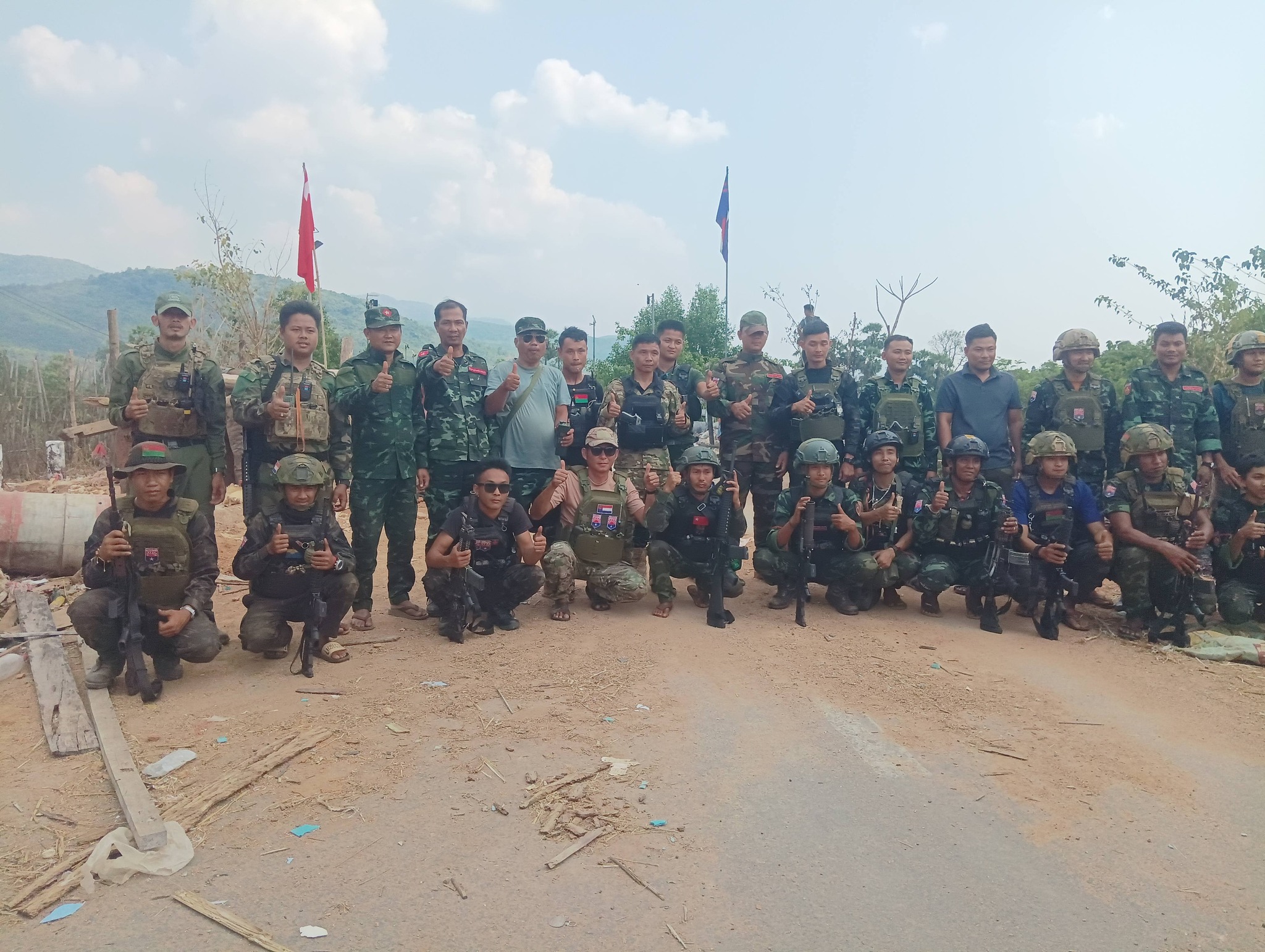 သရက်ချောင်းမြို့နယ်၌ စစ်ရှောင်ပြည်သူ ၂၀ ခန့်ကို စစ်တပ်က သတ်ဖြတ်