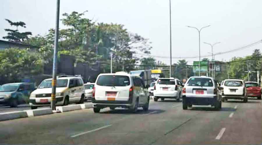 ယာဥ်စီးခပိုတောင်းသည့် CNG တက္ကစီများကို အရေးယူမည်