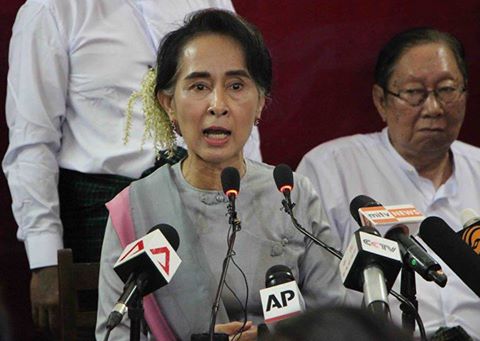 အမ်ိဳးသားဒီမိုကေရစီအဖြဲ႔ခ်ဳပ္ဥကၠ႒ ေဒၚေအာင္ဆန္းစုၾကည္ သတင္းစာရွင္းလင္းပဲြ ျပဳလုပ္