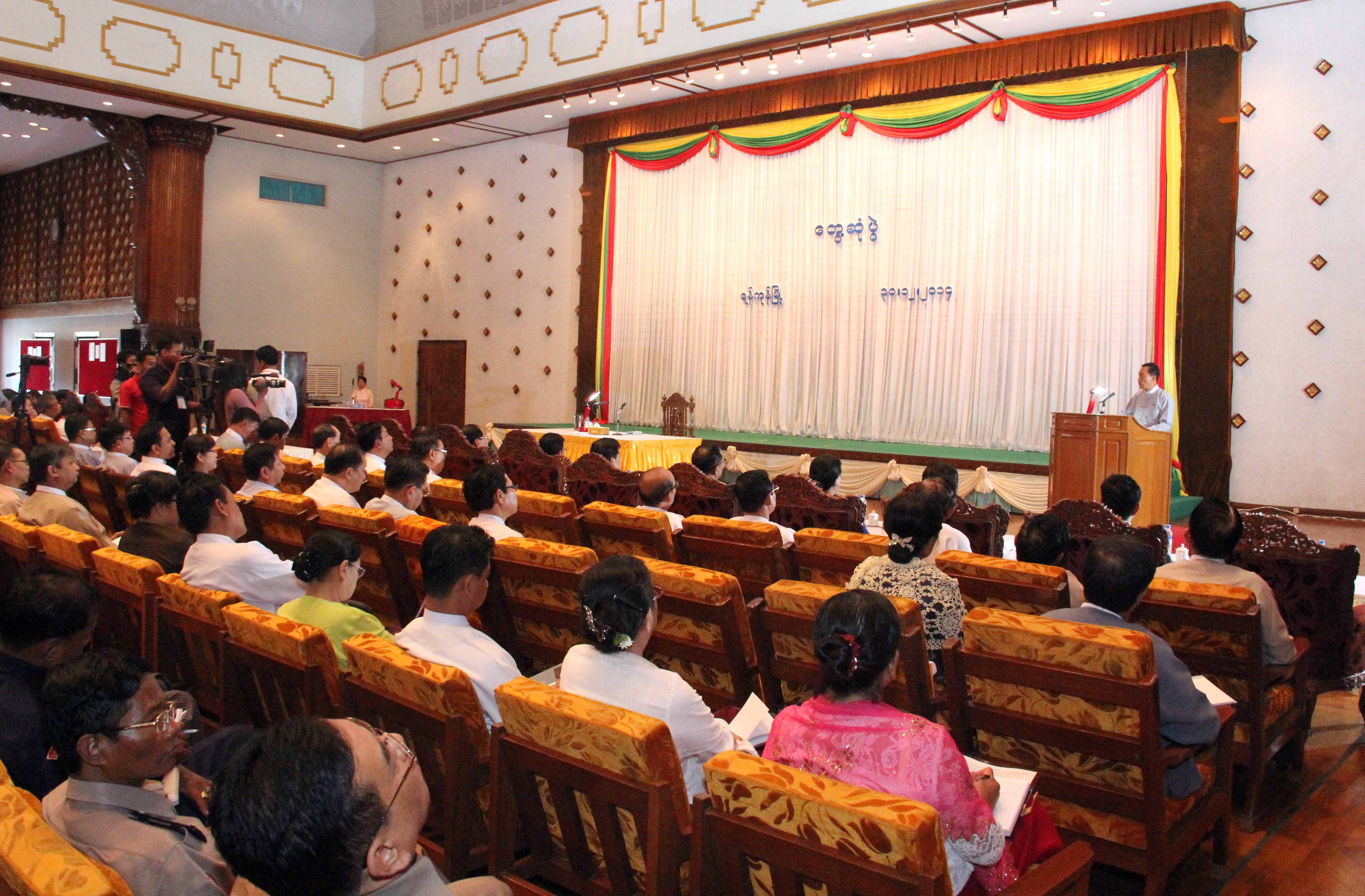 ျပည္သူ႔လႊတ္ေတာ္ဥကၠ႒ သူရဦးေရႊမန္း အရပ္ဖက္လူမႈအဖဲြ႔အစည္းမ်ားႏွင့္ ေတြ႔ဆံု