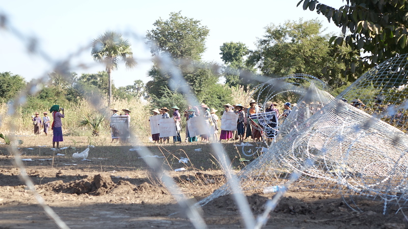 သံဆူးႀကိဳးမ်ား ၅ ရက္အတြင္း ဖယ္ရွားရန္ လက္ပံေတာင္းေတာင္သူမ်ား ေတာင္းဆုိ