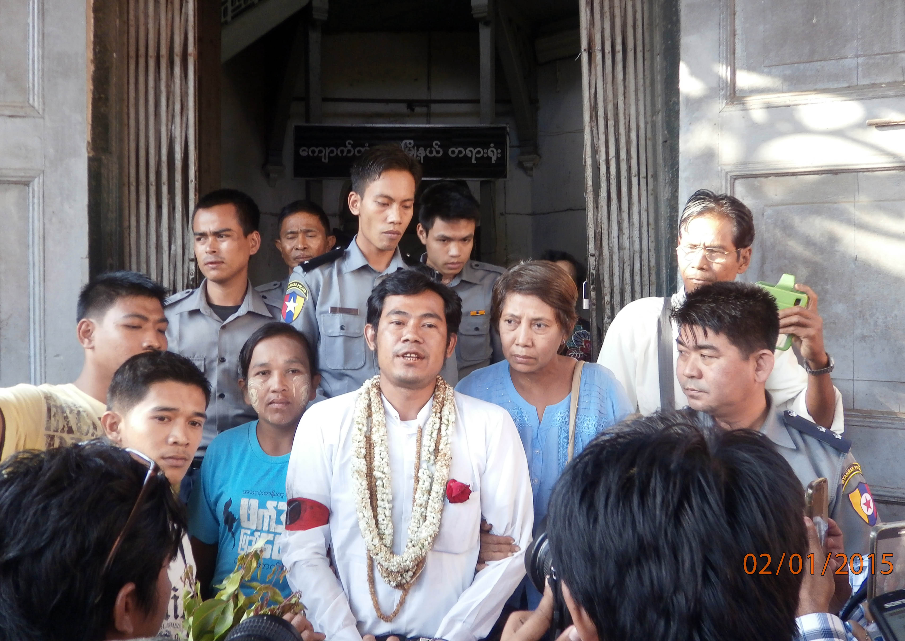 မိေက်ာင္းကန္ ဆႏၵျပသူမ်ားအေရး ကူညီေဆာင္ရြက္ေပးသူ ကုုိေ၀ဠဳကို တရား႐ုံးထုတ္
