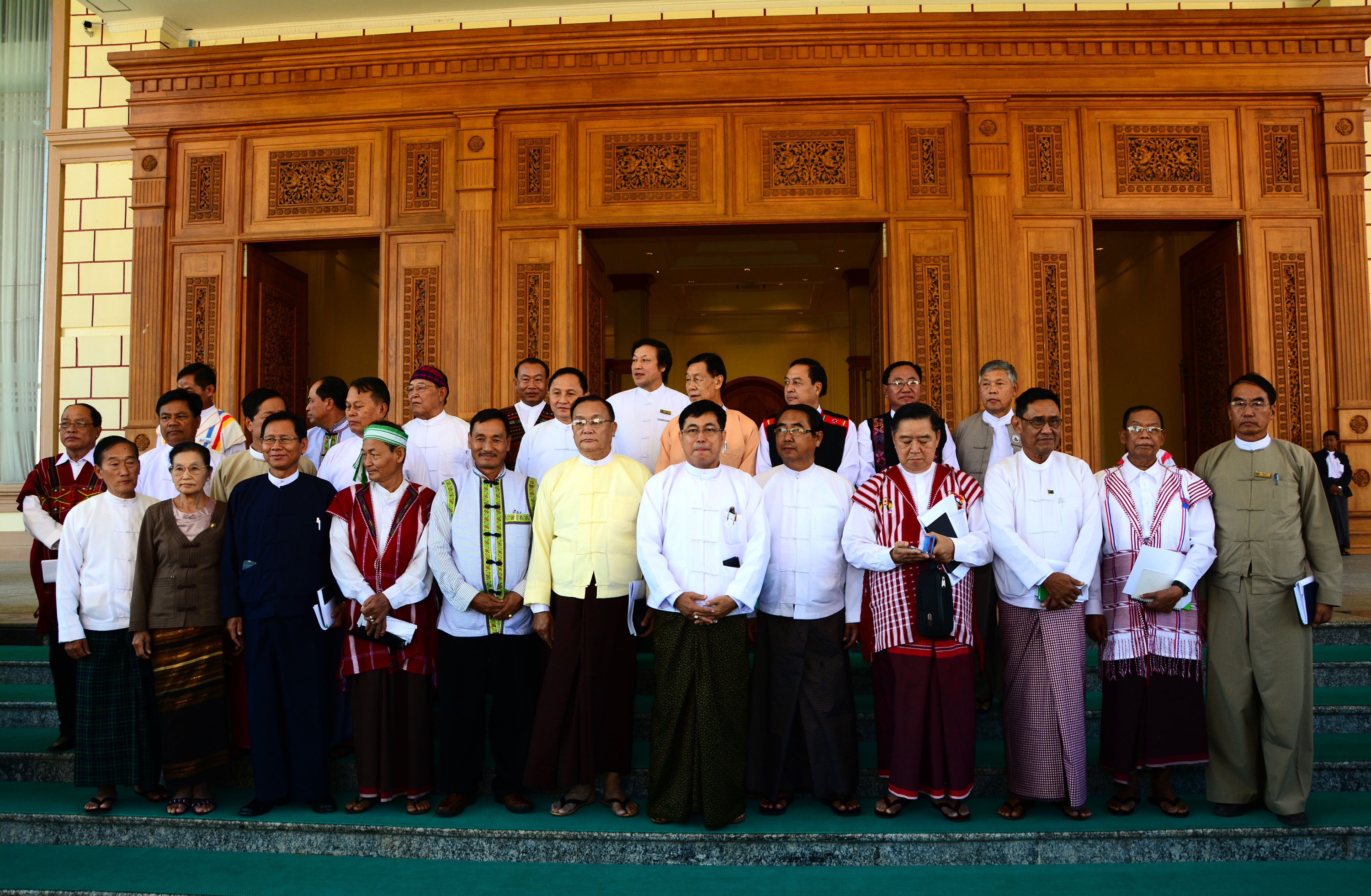သူရဦးေရႊမန္းႏွင့္ တိုင္းရင္းသားေရးရာ၀န္ႀကီးမ်ား ေတြ႔ဆံု