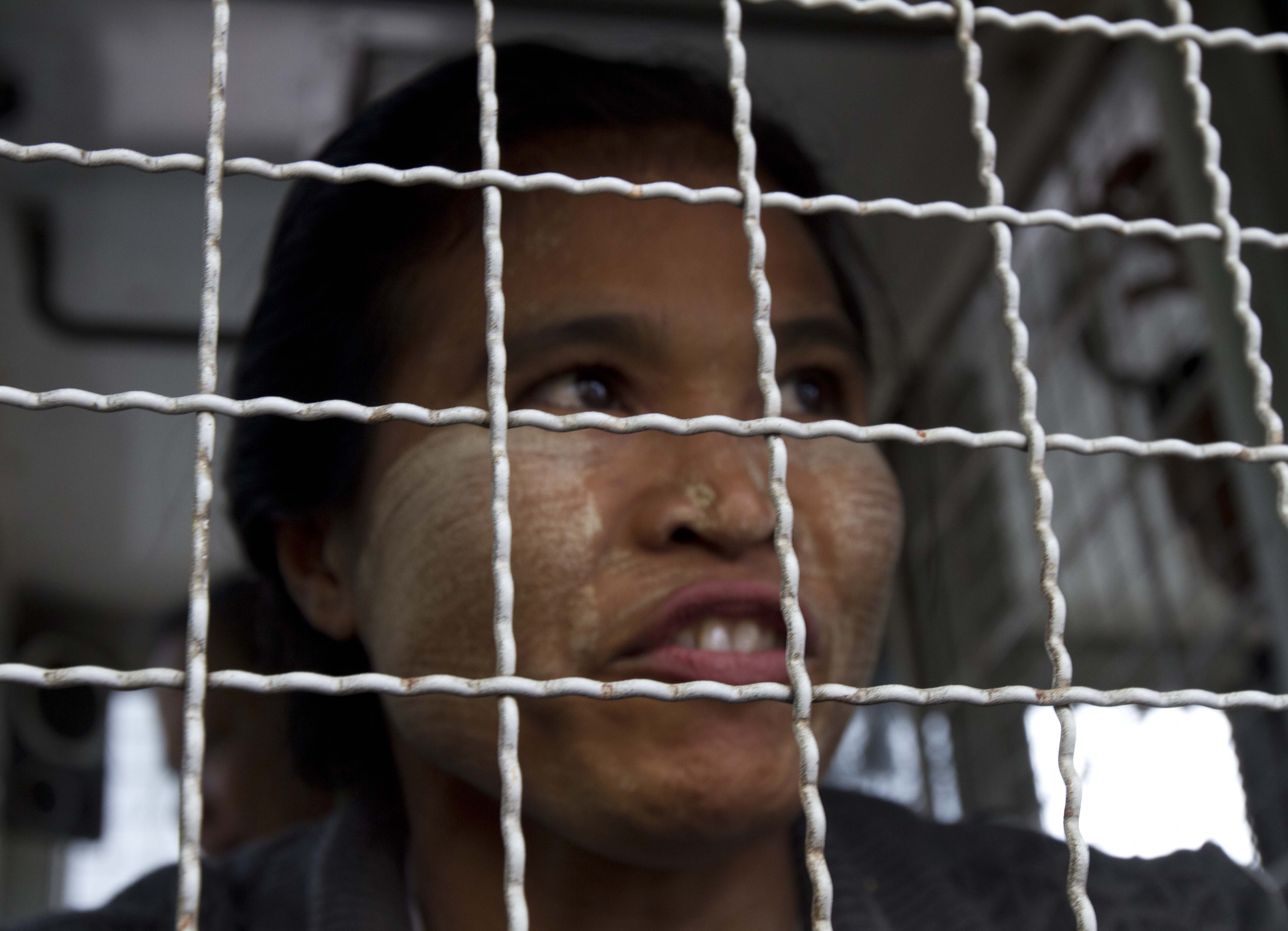 ကုုိေ၀ဠဳႏွင့္ ေဒၚစိန္ေထြးကုိ ရုံးထုတ္စစ္ေဆး (ဓာတ္ပုံ)