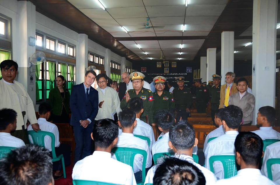 ကေလးစစ္သား ၄၀၀ ေက်ာ္ ႏုတ္ထြက္ခြင့္ေပး
