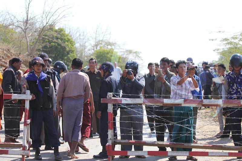 အစိုးရလုံျခဳံေရးတပ္မ်ားႏွင့္ ေက်ာင္းသားသပိတ္စစ္ေၾကာင္းတို႔ ထိပ္တိုက္ ရင္ဆိုင္ေနရ