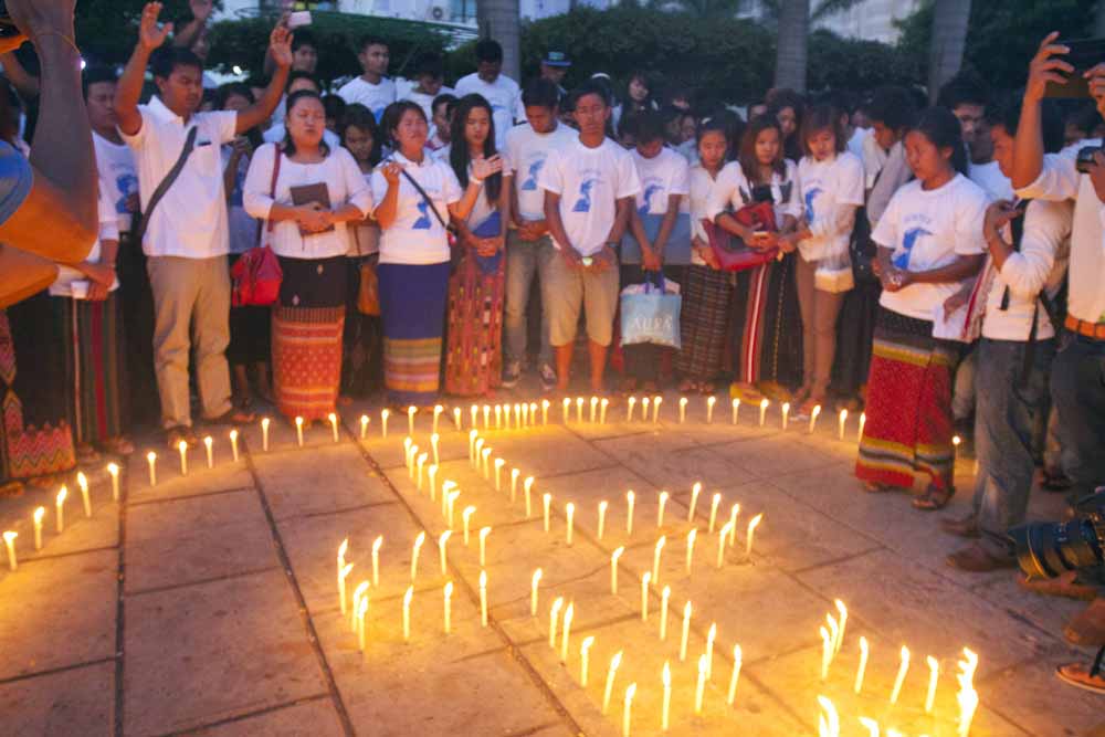 လက္၀ါးကားတုိင္ ဖယ္ရွားခုိင္းမႈ ခ်င္းလူမ်ဳိးမ်ား ဆုေတာင္းပြဲျပဳလုပ္ (ဓာတ္ပုံ)