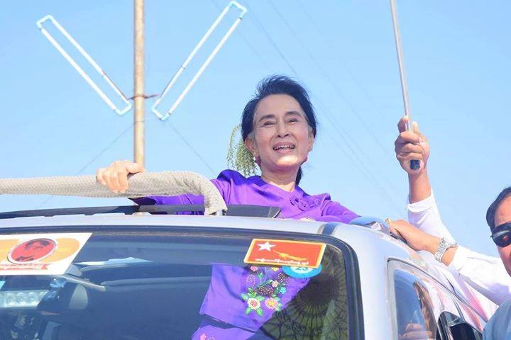 ႏုိ္င္ငံေရးလမ္းမွားခဲ့မႈေၾကာင့္ စီးပြားေရးခၽြတ္ၿခံဳက်ခဲ့ျခင္းျဖစ္ဟု ေဒၚေအာင္ဆန္းစုၾကည္ေျပာ