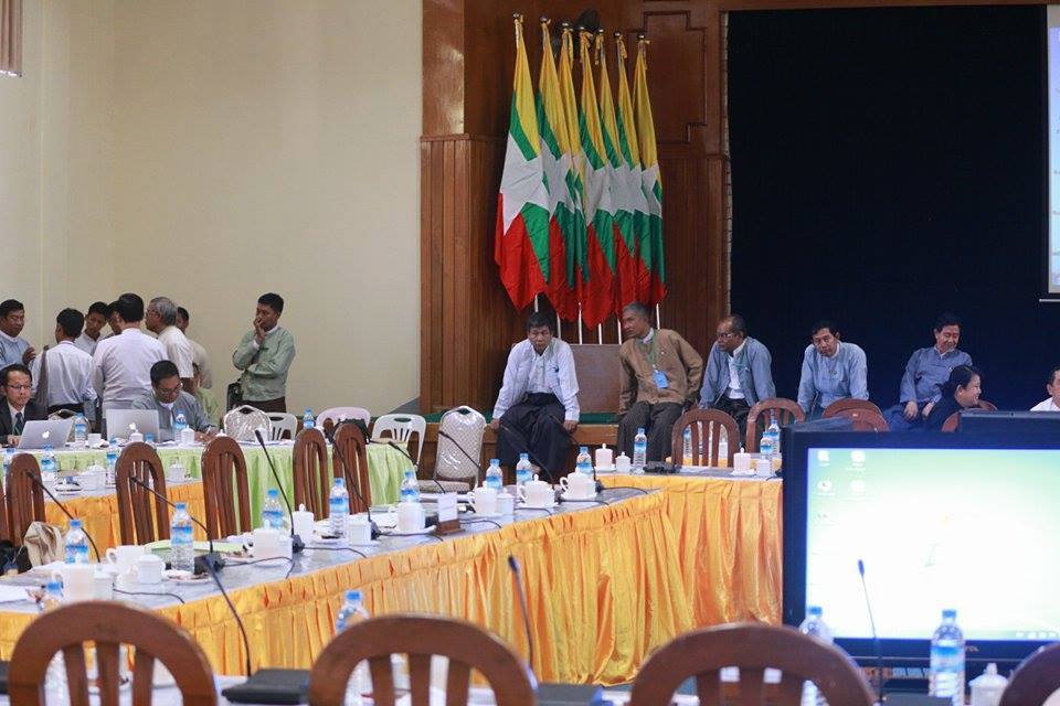 အမ်ဳိးသားပညာေရး ဥပေဒမူၾကမ္းေဆြးေႏြးပြဲ ရက္ေရႊ႕ဆိုင္း
