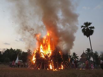 ႏွစ္ေပါင္း ၁၀၀ ေက်ာ္ၿပီျဖစ္သည့္ ထား၀ယ္မီးဖုန္းပြဲ (ဓာတ္ပုံ)