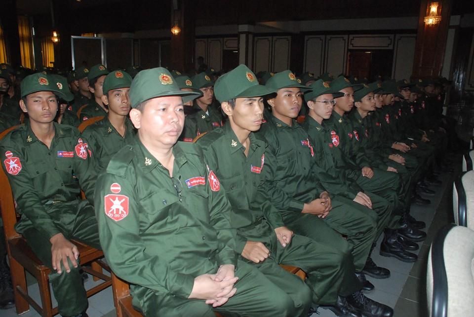 တကၠသိုလ္ ေက်ာင္းသားမ်ားကို အစိုးရ စစ္သင္တန္းေပး (သတင္း ဓာတ္ပုံ)