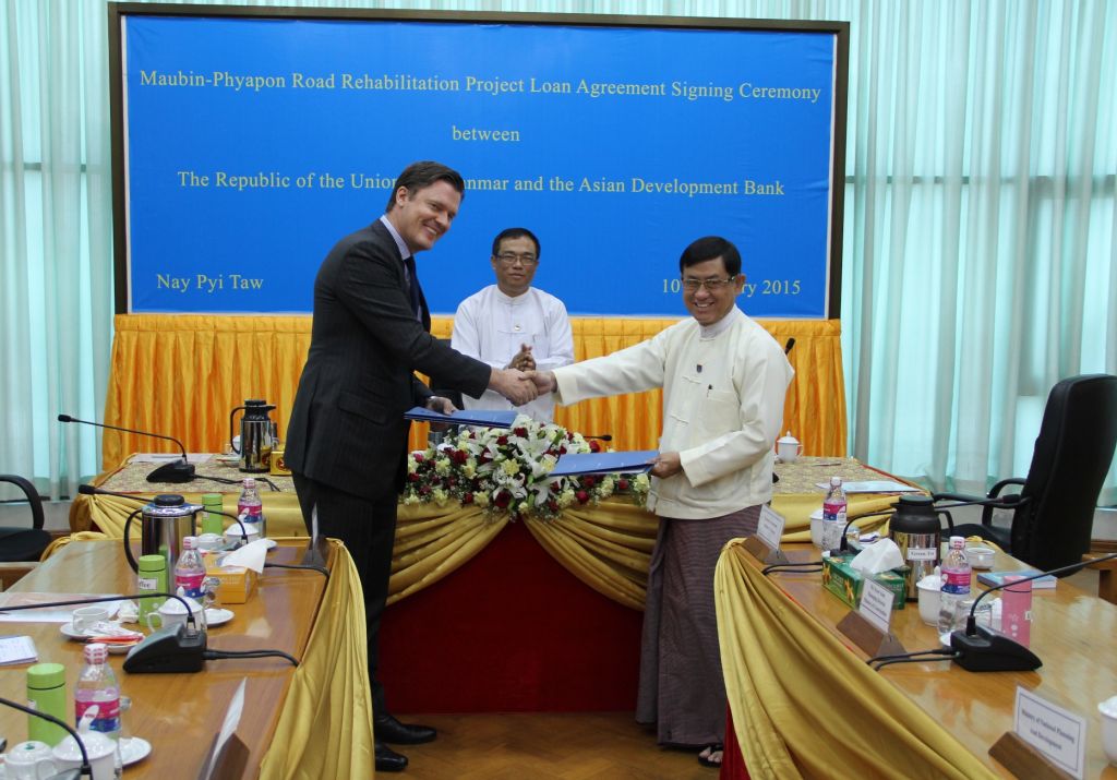 ဧရာ၀တီ လမ္း အဆင့္ျမႇင့္ရန္ ေဒၚလာသန္း ၈၀ေခ်းေငြ ေအဒီဘီ သေဘာတူ