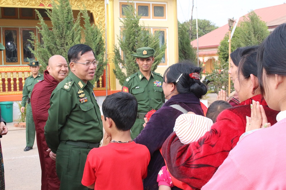 စစ္ေရွာင္ဒုကၡသည္မ်ားကုိ ကာခ်ဳပ္ သြားေရာက္အားေပး