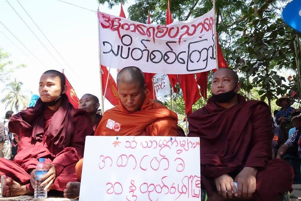 သပိတ္ေမွာက္ေက်ာင္းသားမ်ားႏွင့္ သံဃာေတာ္မ်ား အစာငတ္ခံဆႏၵျပ