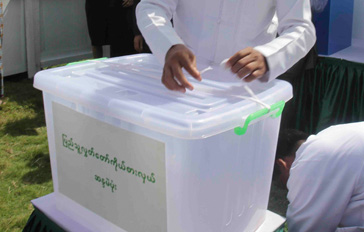 ၂၀၁၅ ေရြးေကာက္ပြဲ သန္႔ရွင္းမွ်တရန္ ႏိုင္ငံျခားသံရံုးမ်ားကူညီေန