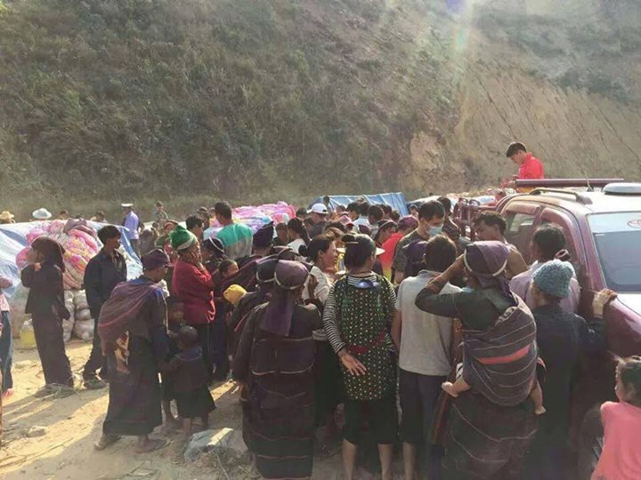 စစ္ေျပးဒုကၡသည္ေတြ ေတာထဲမွာ မိုးကာေတြနဲ႔ တဲထိုးၿပီး ေနၾကရတယ္